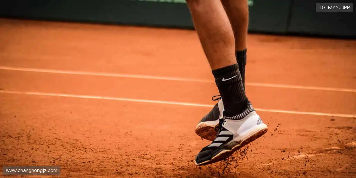 「弹幕互动 + 专家解读,边看边聊才是观赛标配!💬加入直播间,一起嗨翻天!」